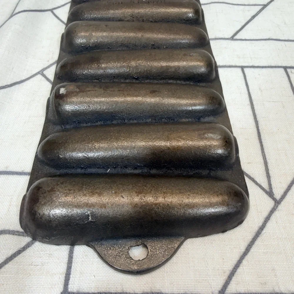 Unbranded Cast Iron Cornbread Pan 13in Gray 7 Slot Corn Stick Molds Made‎ in USA